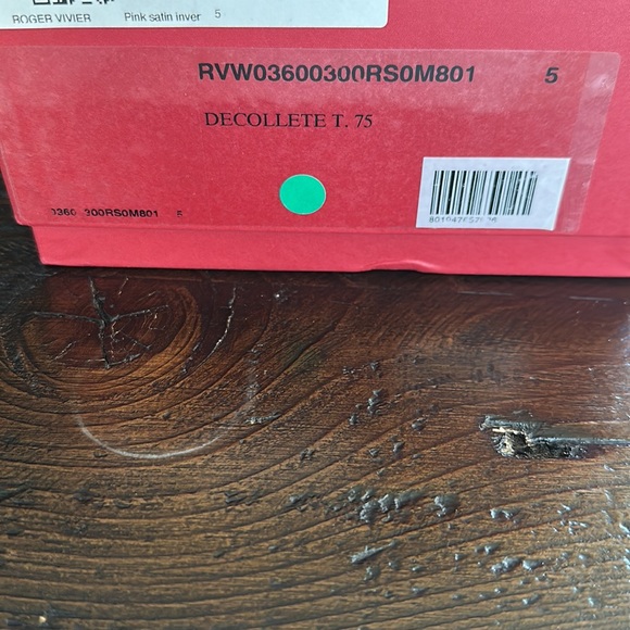 Brand new comes with box Roger Vivier pink satin heels with the famous heels - Picture 5 of 6